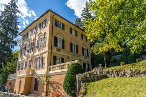 Villa Ghiron — 4-Star Luxury Hotel in Torriglia, Italy