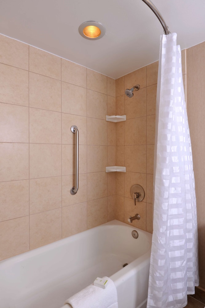 Embassy Suites Hotel Des Moines Downtown - photo 30