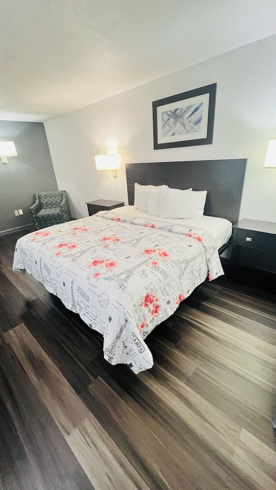 Pinckeyville Inn and Suites - photo 20
