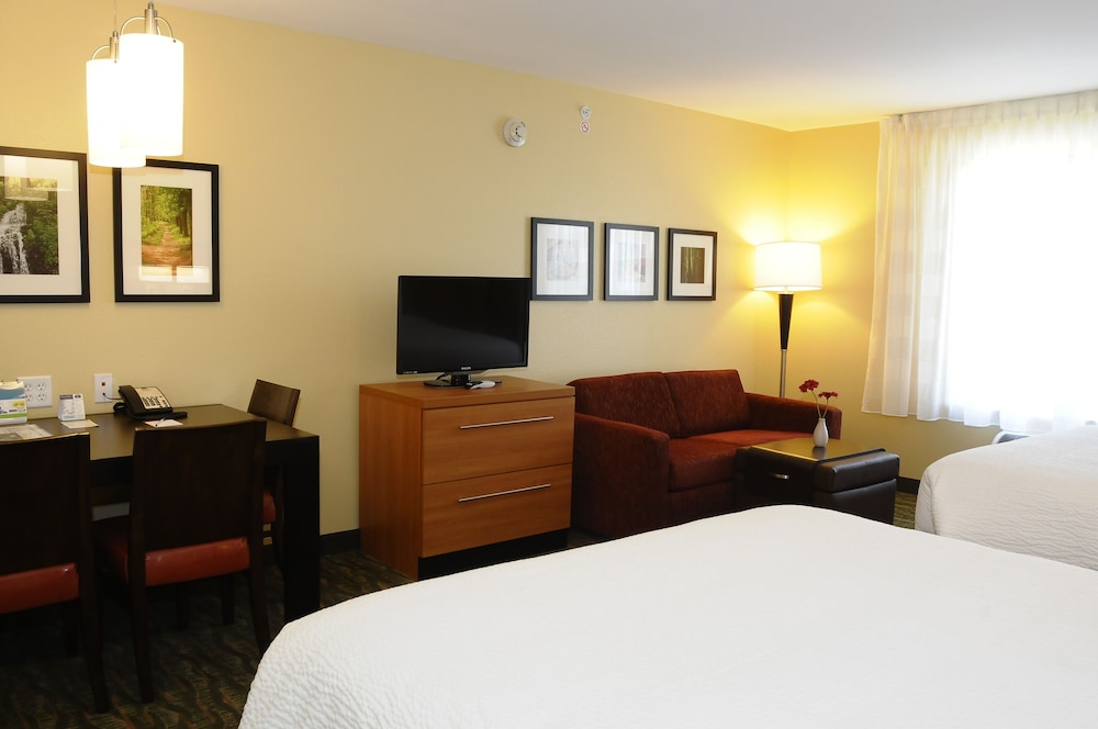 TownePlace Suites Redding - photo 10