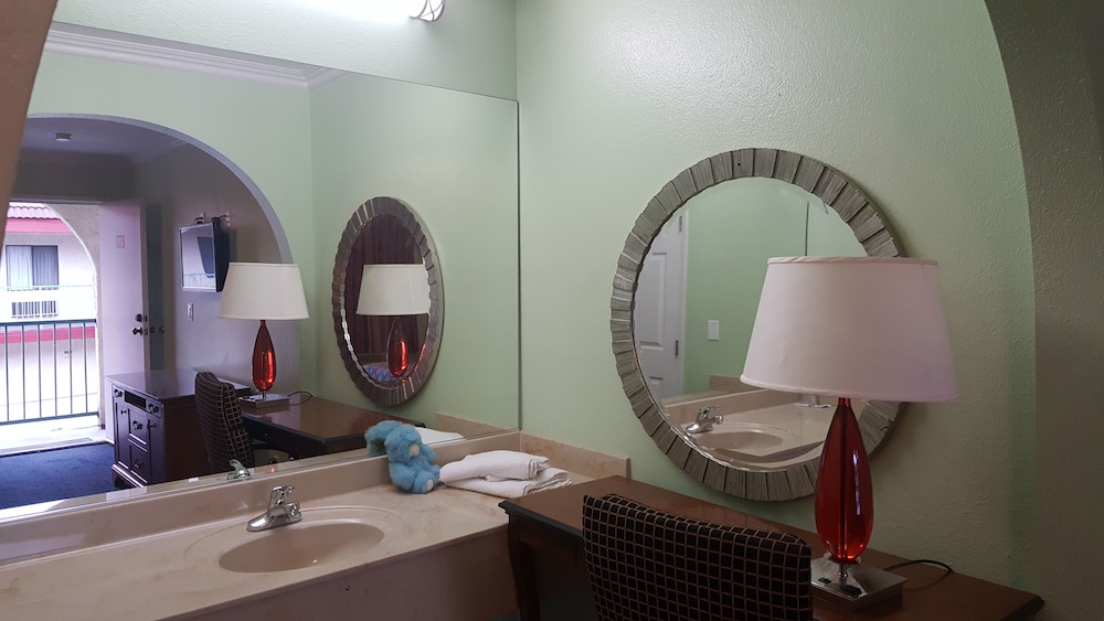 Flamingo Inn Long Beach - photo 41