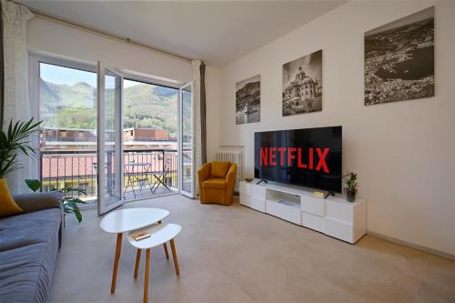White House & Como City Views — 4-Star Luxury Hotel in Como, Italy