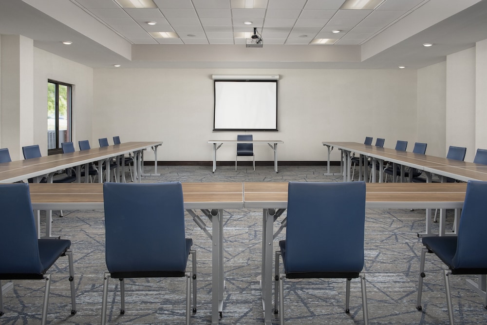 Holiday Inn Express & Suites Knoxville Clinton by IHG - photo 31