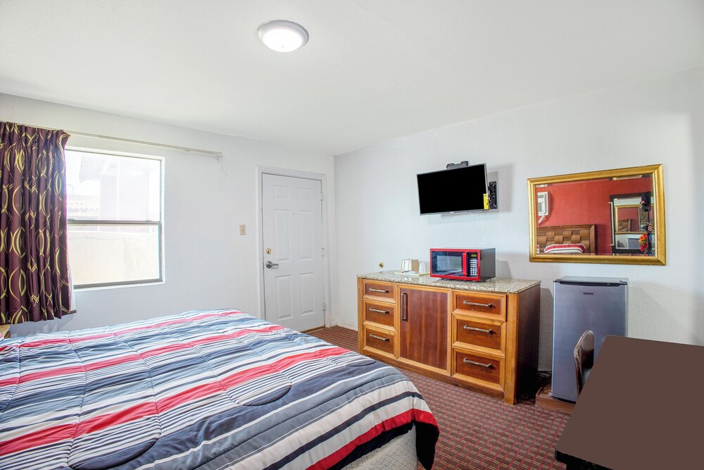Sands Motel By OYO El Paso near Airport - photo 15