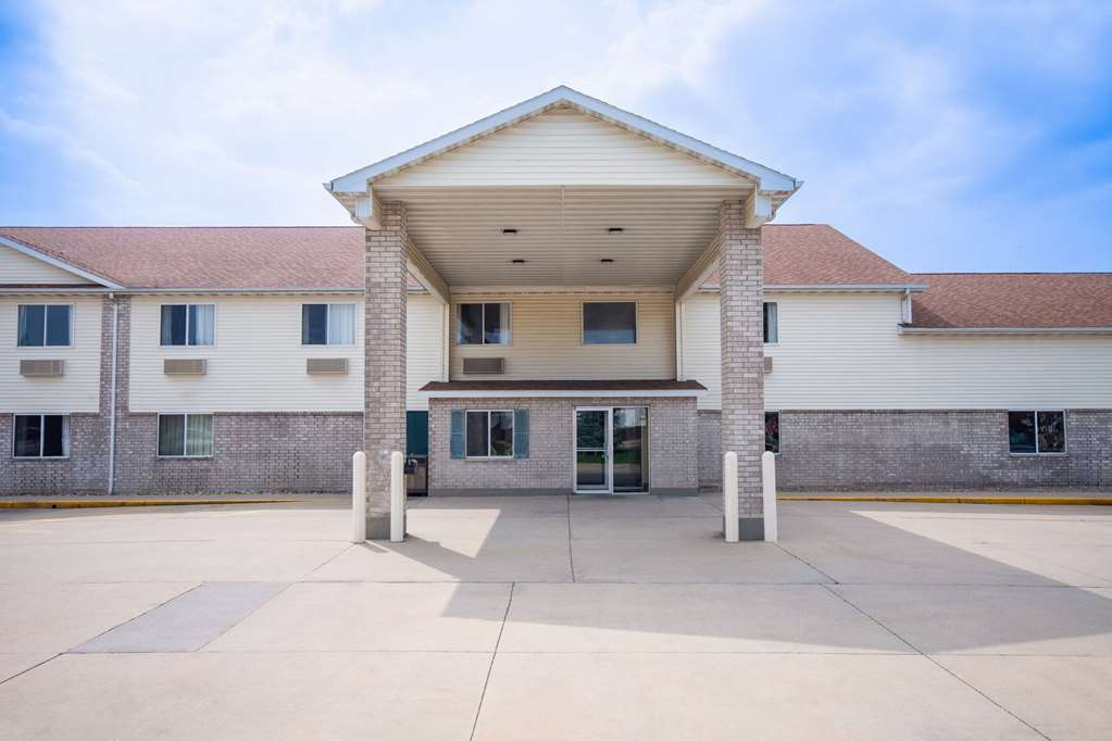 Days Inn by Wyndham Evansdale Waterloo - photo 9