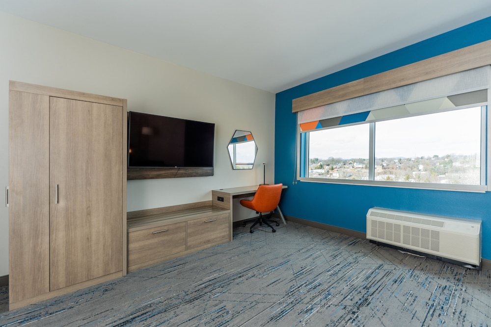 Holiday Inn Express & Suites Charlottesville by IHG - photo 56
