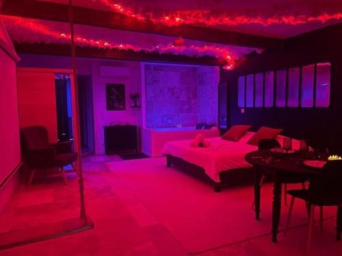 Love Room romantique Jacuzzi et Sauna intimes — hotel in Villemur-Sur-Tarn