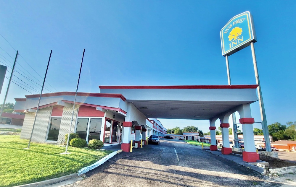 River Forest Inn - photo 20