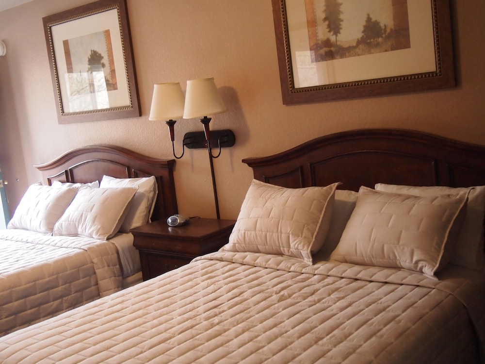 Eagle Motel - carbon neutral hotel in Manitou Springs