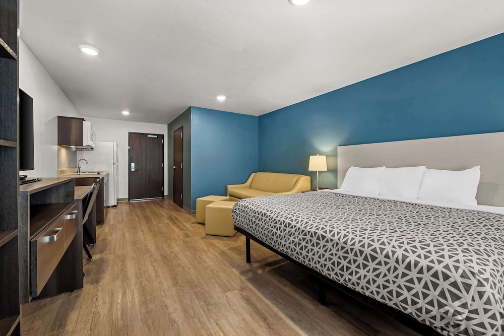 WoodSpring Suites Loves Park Rockford - photo 6