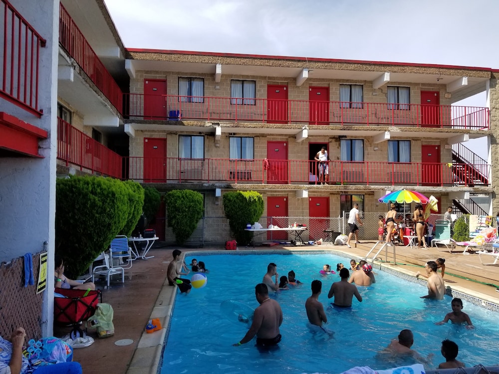 Cloud 9 Inn - carbon neutral hotel in Seaside Heights