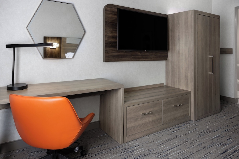 Holiday Inn Express Hotel & Suites Brattleboro by IHG - photo 25