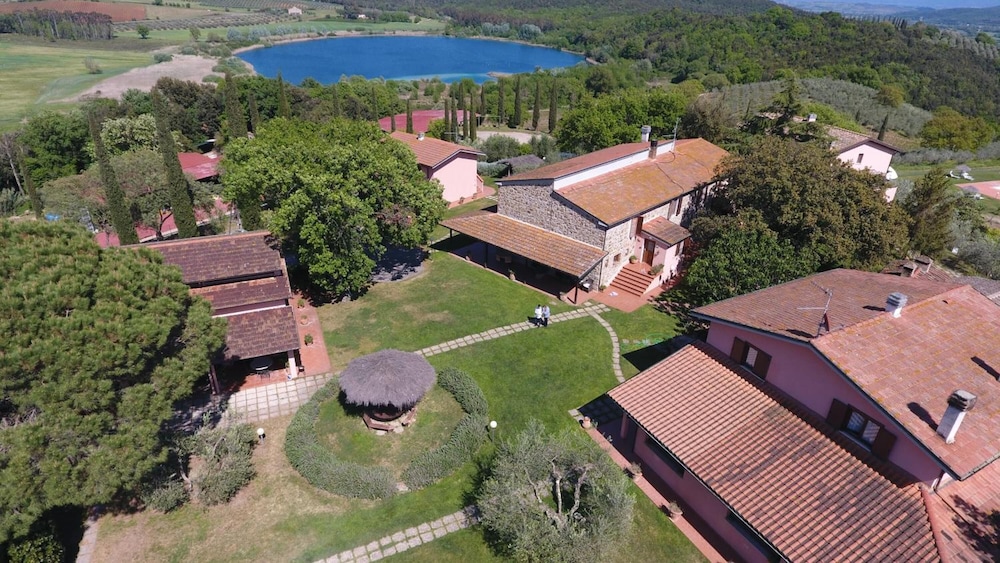 Agriturismo Poggio Corbello — 4-Star Luxury Hotel in Massa Marittima, Italy
