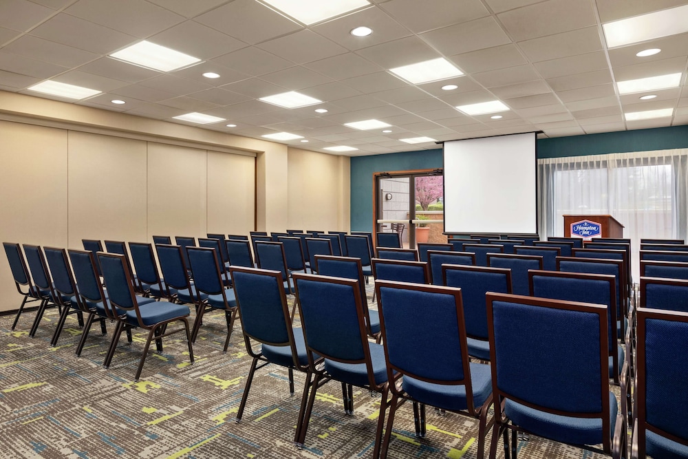 Hampton Inn & Suites Frederick Fort Detrick - photo 39