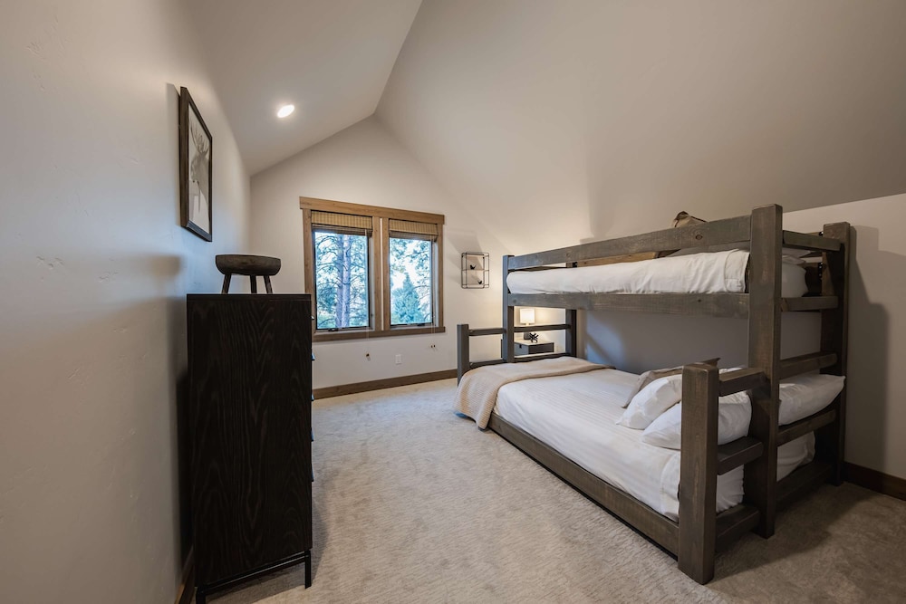 Wilderness Club Cabin Sleeps 7 — Eureka — photo 4