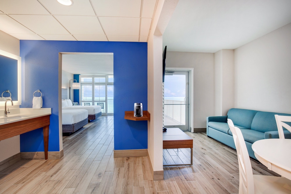 Holiday Inn Express & Suites Panama City Beach Beachfront by IHG - photo 16