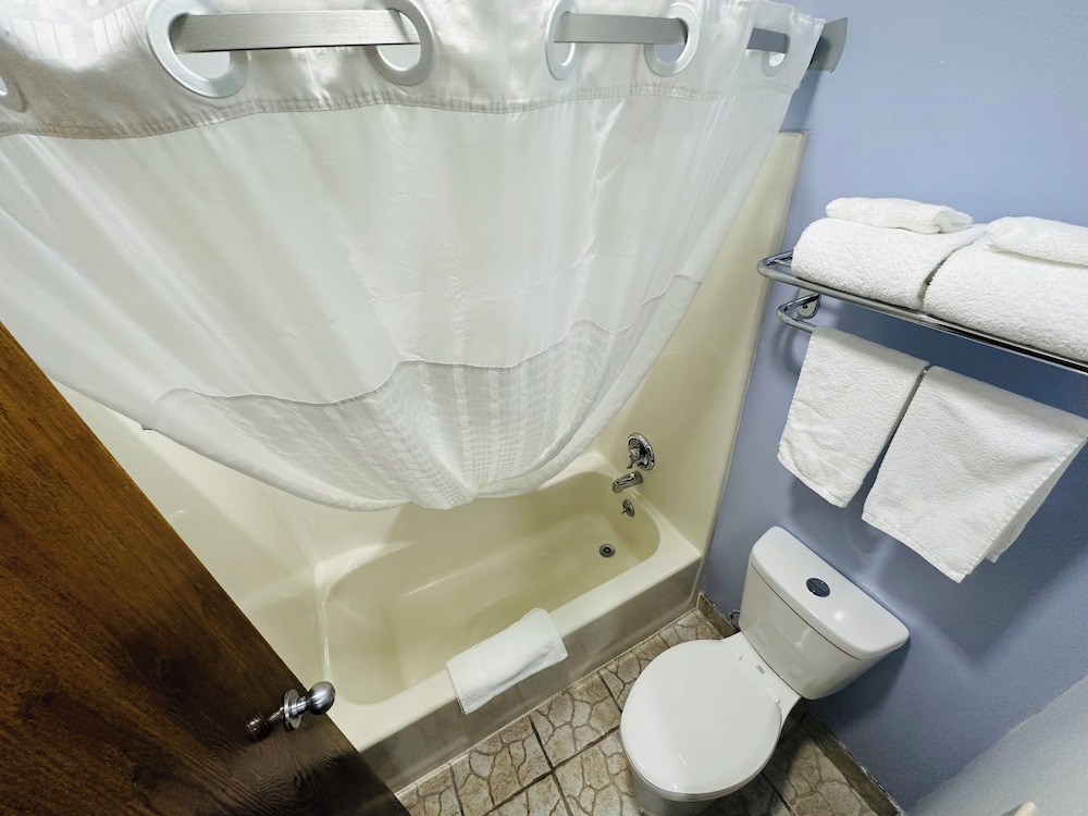 Super 8 by Wyndham Imlay City - photo 13
