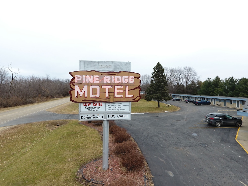 Pine Ridge Motel — hotel in Dodgeville