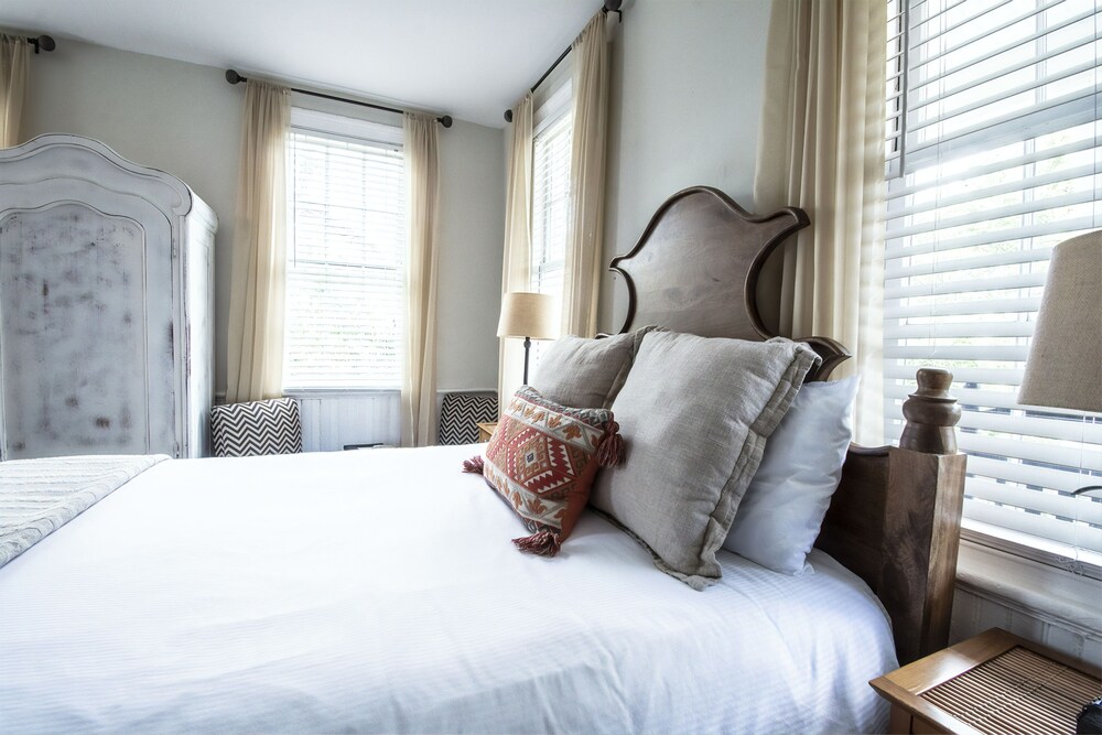 Suites on Coming - photo 29