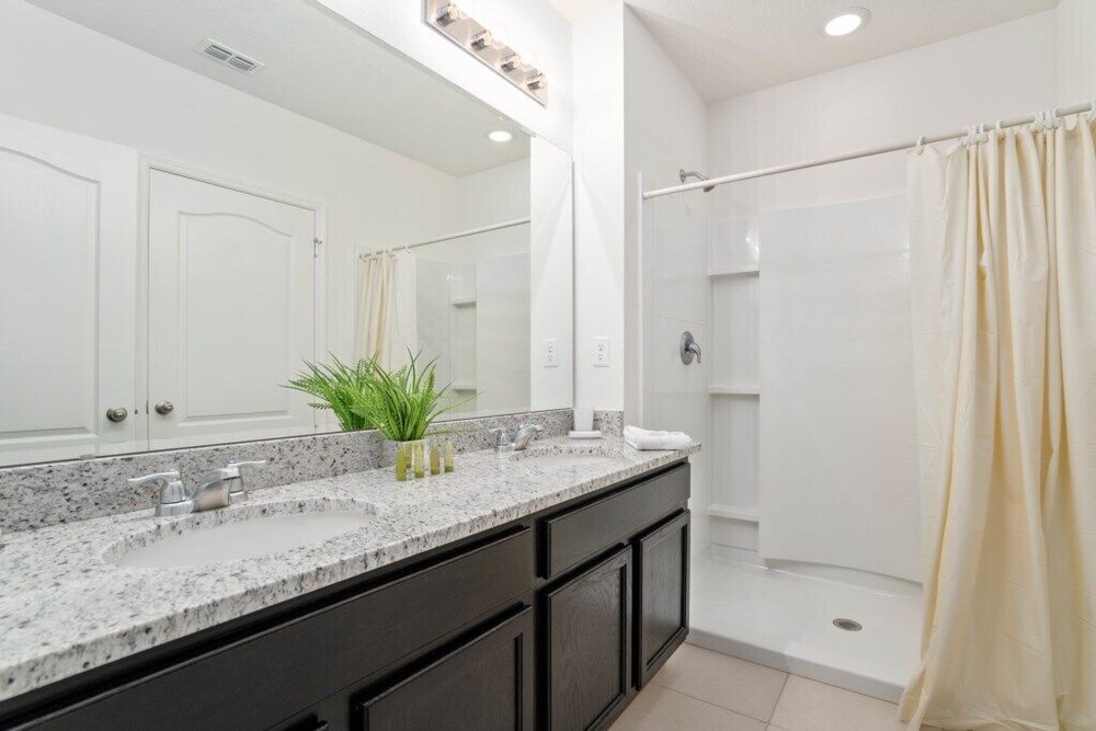 Lovely 4 Bed Pool Hm at Solterra Resort - photo 26