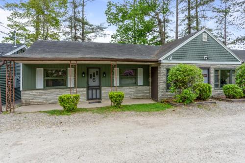 Squam Waterfront 2 Bed Rental 20721617 — Holderness