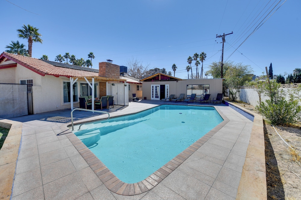 Elegant Home with Pool Table 3 Mi To Vegas Strip