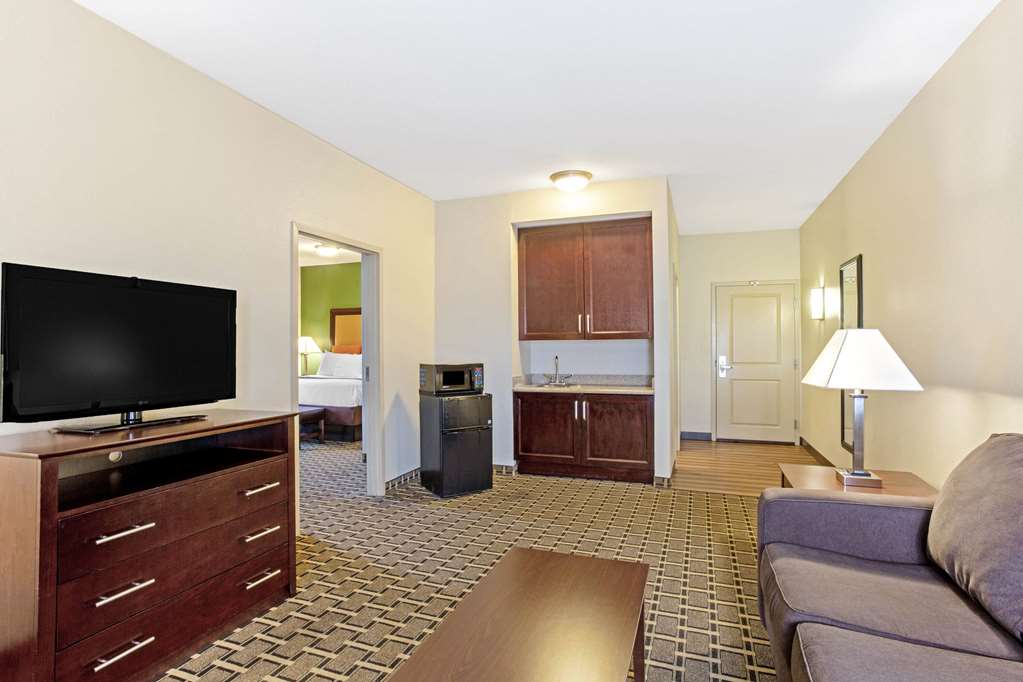 La Quinta Inn & Suites by Wyndham Lancaster - photo 14