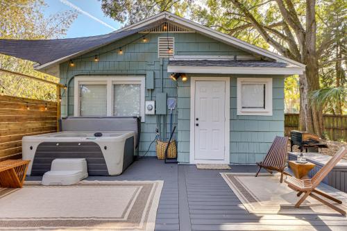Modern Boho Bradenton Bungalow with Private Hot Tub — 4-Star Luxury Hotel in Bradenton, United States