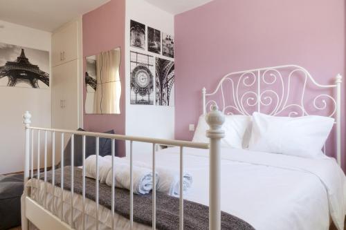 Cozy Studio in Koukaki Athens by Zain — 4-Star Luxury Hotel in Athens, Greece