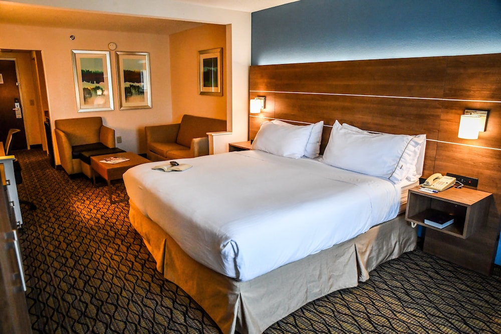 Holiday Inn Express Hotel & Suites Concord by IHG - photo 12