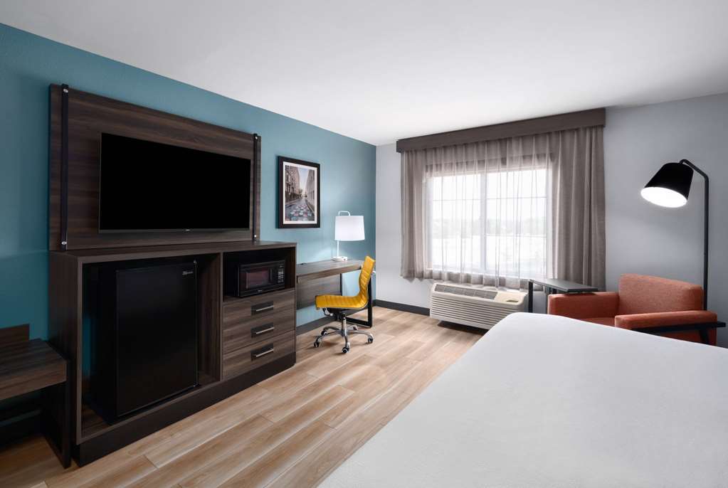 La Quinta Inn & Suites by Wyndham Greensboro NC - photo 10