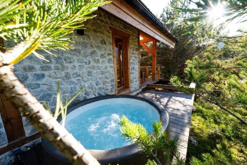 Les Chalets de Chanteloube chalets insolites & spa in Chorges, France