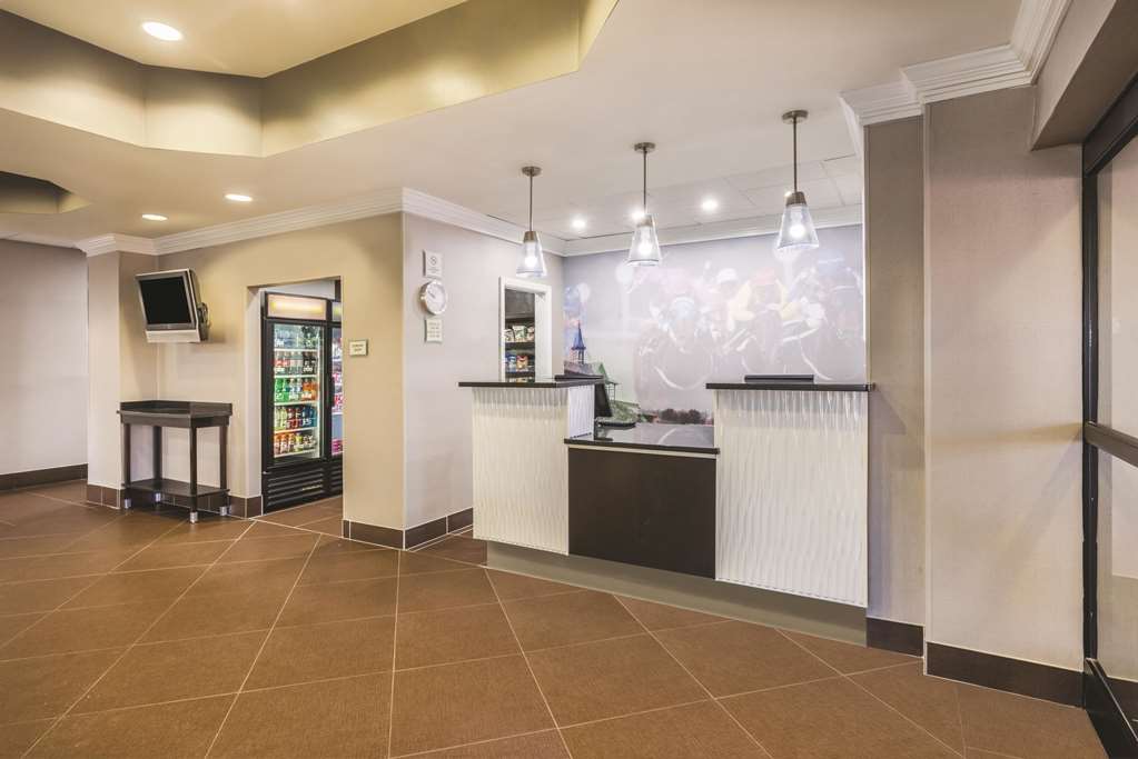 La Quinta Inn & Suites by Wyndham Louisville East - photo 4