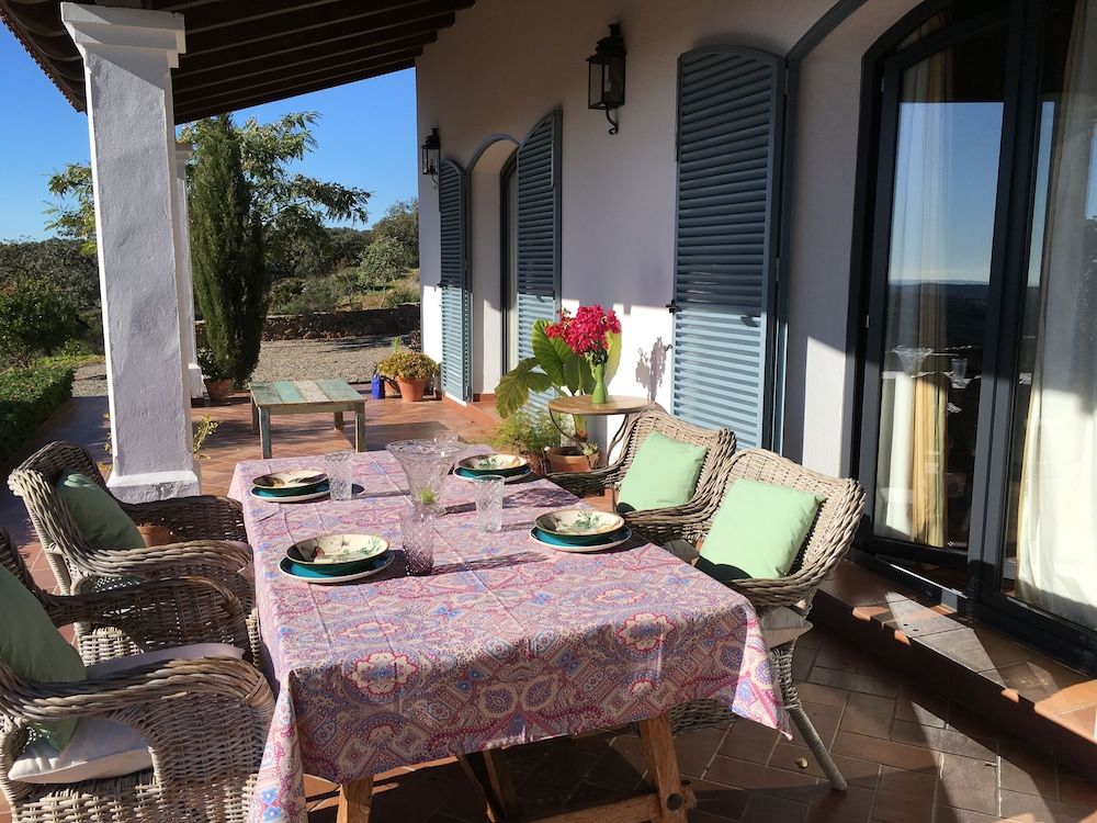 Casa Rural La Alcornocosa — 4-Star Luxury Hotel in El Castillo De Las Guardas, Spain