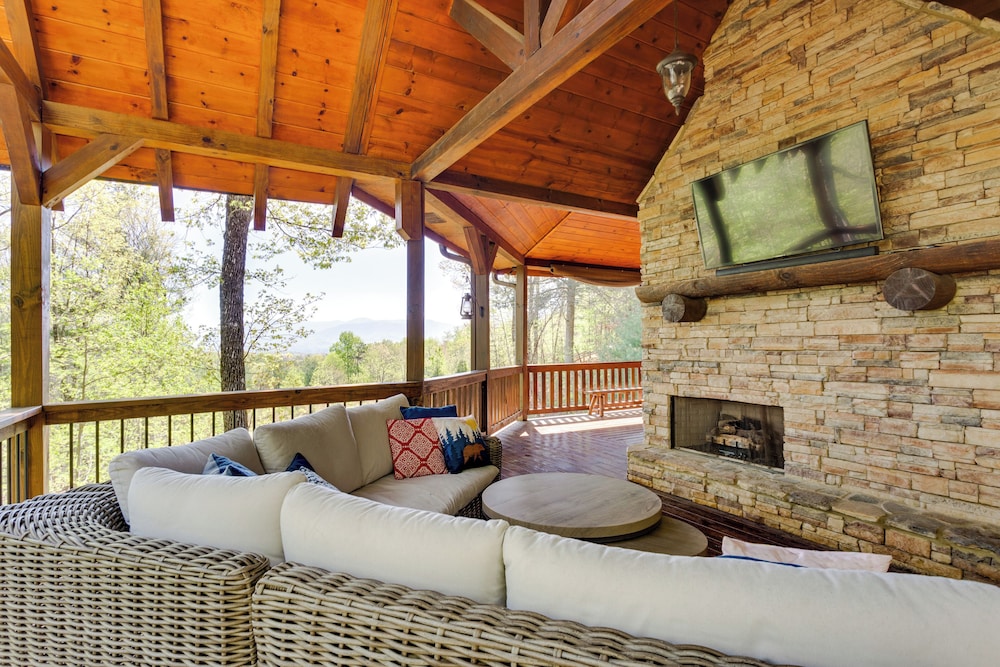 Ellijay Hideaway with Hot Tub Views And Game Room in Ellijay, United States
