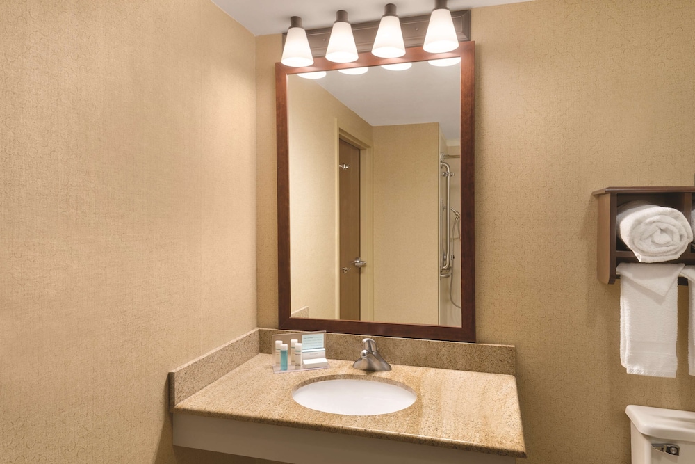 Hampton Inn Cincinnati Kings Island - photo 11