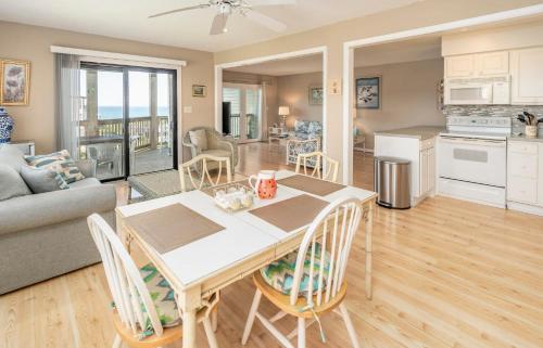 In Duck with Community Pool & Beach Access - last minute hotel in Unknown City