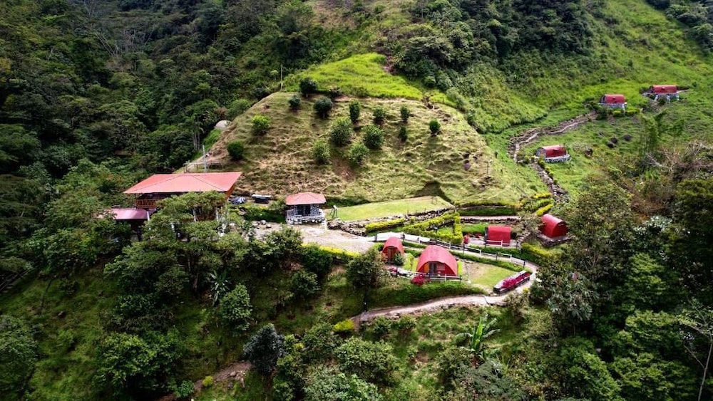 Termales El Escondite — hotel in Samana