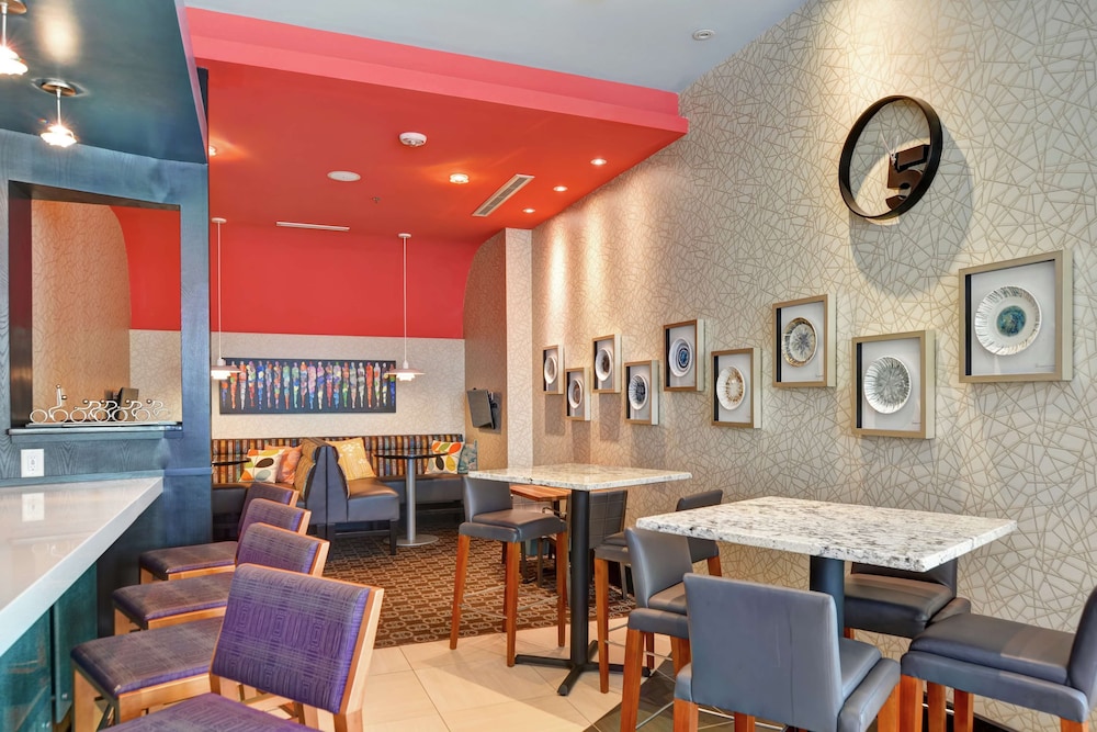 Hilton Garden Inn Raleigh Crabtree Valley - photo 41