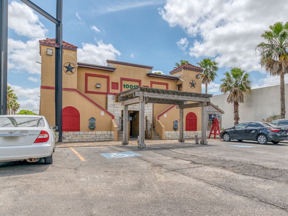 OYO Hotel Houston TX near Medical Center NRG Stadium - featured photo