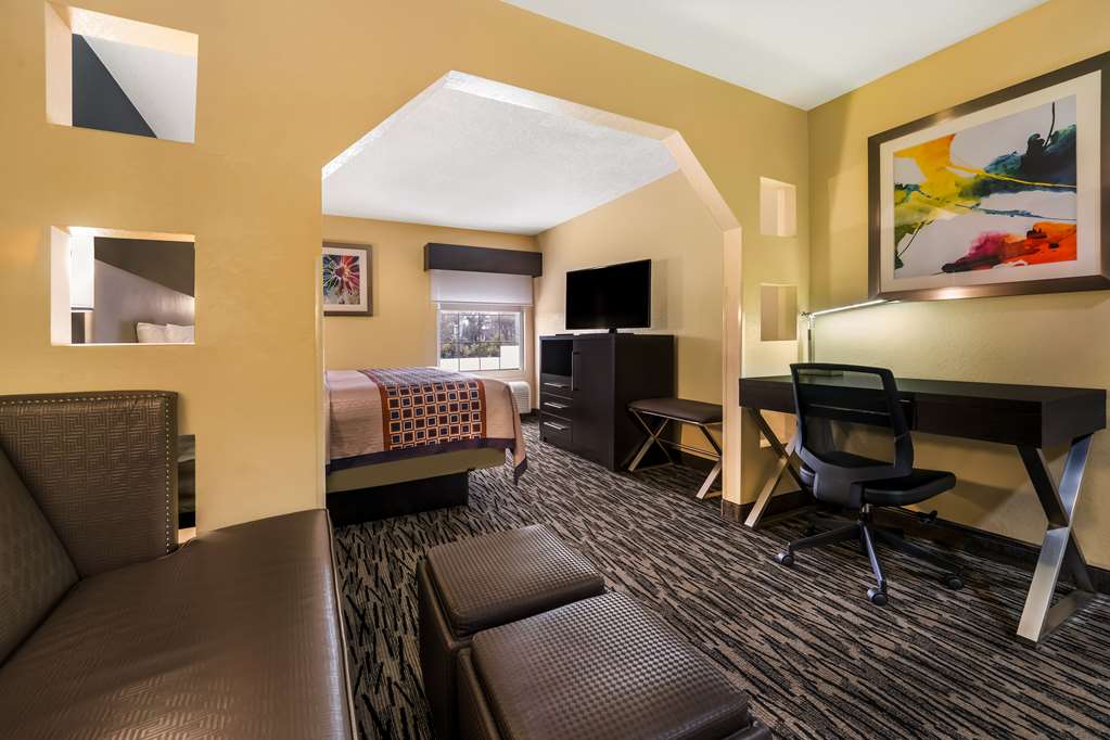 Best Western Bradbury Inn & Suites - photo 21