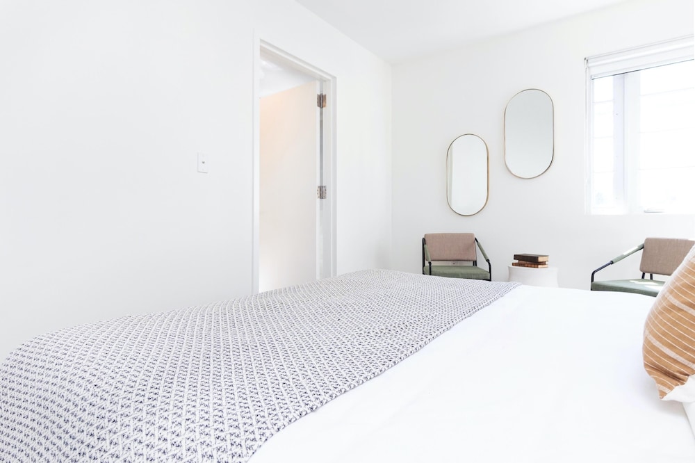 Luxuri Suites - photo 8