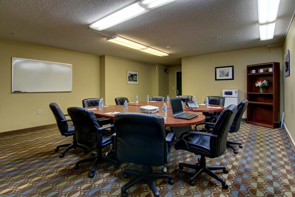 InTown Suites Extended Stay Atlanta GA Marietta Roswell Rd - photo 29