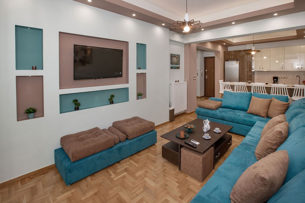Stunning Apt near Acropolis Museum by GHH — 4-Star Luxury Hotel in Athens, Greece