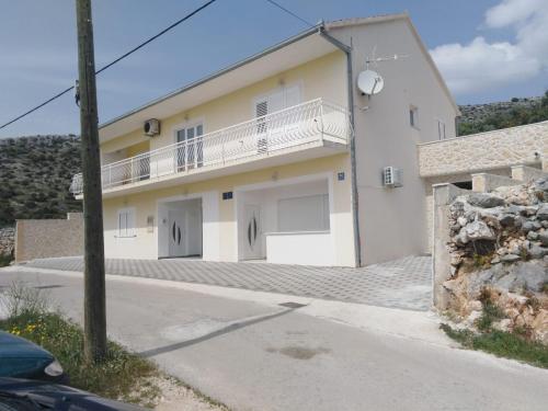Apartments Braco — 4-Star Luxury Hotel in Seget Vranjica, Croatia