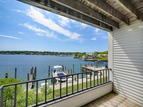 227 Edgewater Inn - photo 4