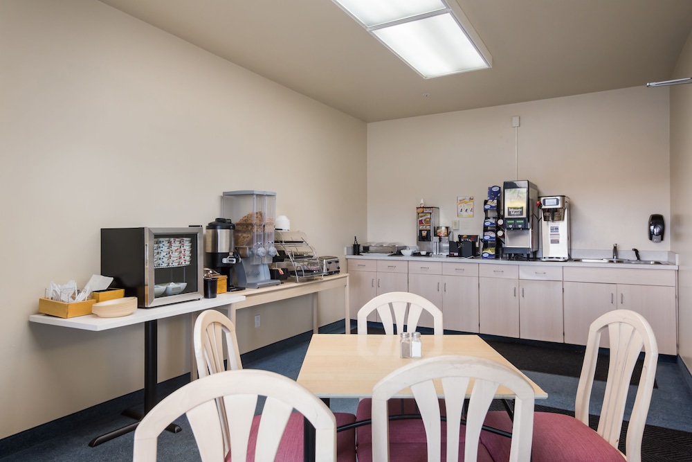Red Lion Inn & Suites Butte - photo 33