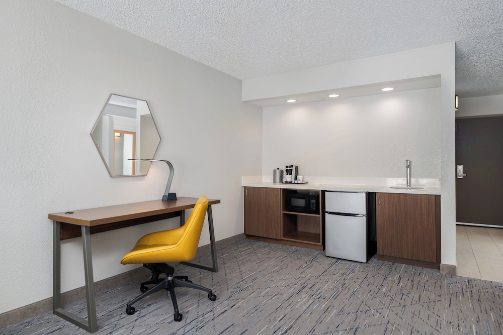 Holiday Inn Express Hotel & Suites Bentonville by IHG - photo 11