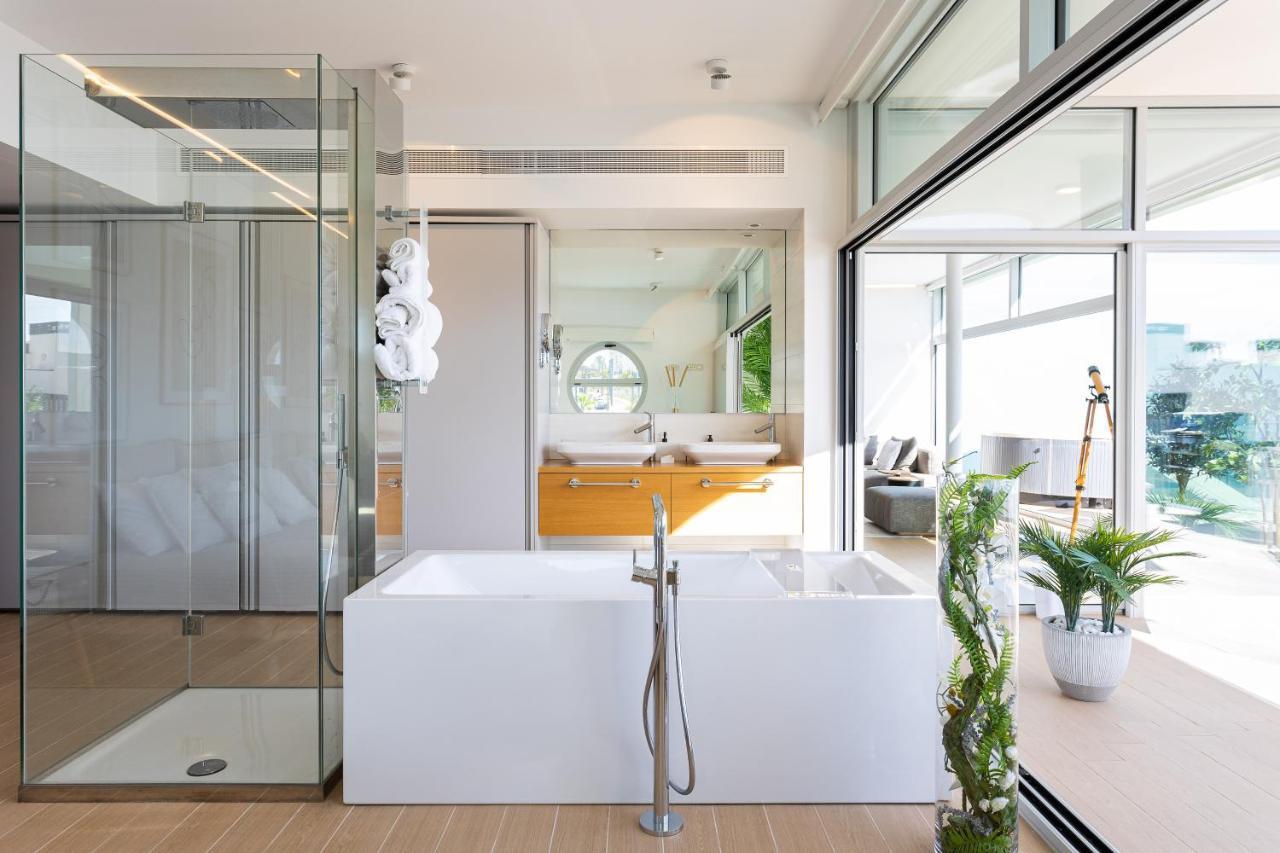 Ensuite Deluxe Jacuzzi & Parking Privado in Fuengirola, Spain