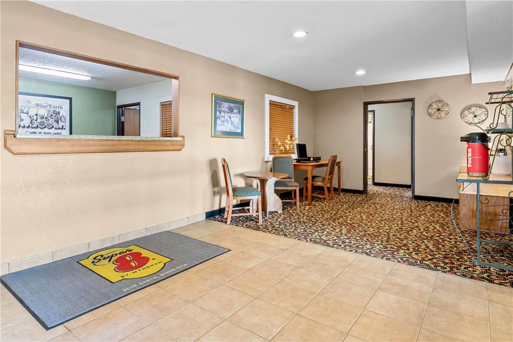 Super 8 by Wyndham Blue Earth - photo 8